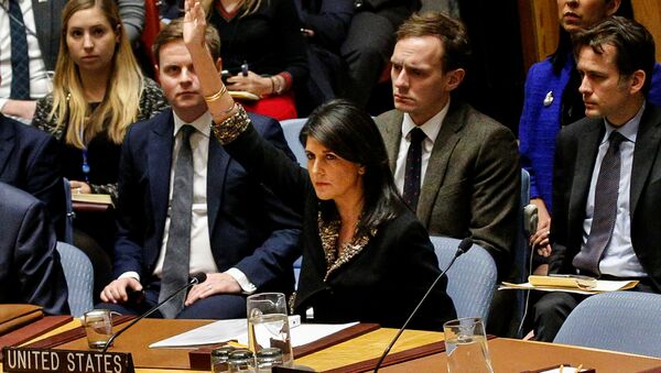 الممثلة الدائمة للولايات المتحدة لدى الأمم المتحدة نيكي هايلي في مجلس الأمن، نيويورك، الولايات المتحدة 21 ديسمبر/ كانون الأول 2017 - سبوتنيك عربي