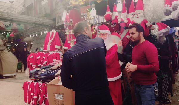 مهمة خاصة لبابا نويل وغزلانه الطائرة في بغداد  - سبوتنيك عربي