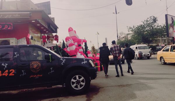 مهمة خاصة لبابا نويل وغزلانه الطائرة في بغداد  - سبوتنيك عربي