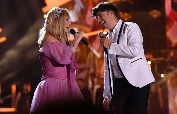 المغنية الروسية آلا بوغاتشيوفا ومقدم البرامج التلفزيون مكسيم غالكين المغنية الروسية آلا بوغاتشيوفا ومقدم البرامج التلفزيون مكسيم غالكين - سبوتنيك عربي