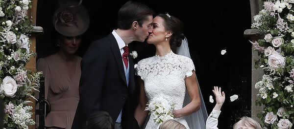 بيبا ميدلتون (شقيقة كيت ميدلتون دوقة كامبريدج) وجيمس ماثيوس - سبوتنيك عربي