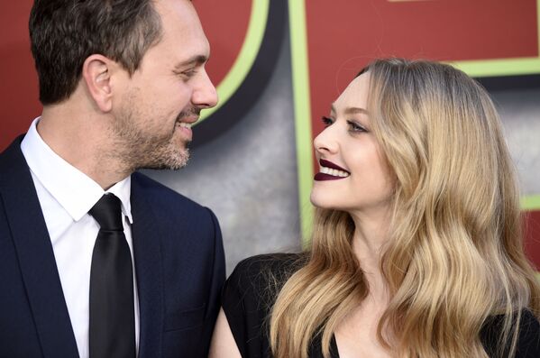 الممثل توماس سادوسكي وأماندا سيفريد الممثل توماس سادوسكي وأماندا سيفريد - سبوتنيك عربي