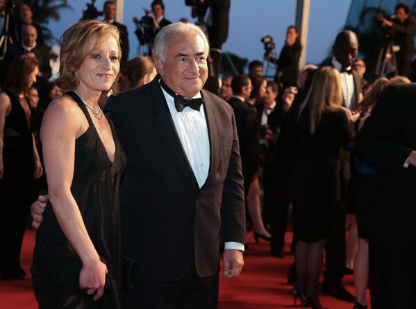 الرئيس السابق لصندوق النقد الدولي دومينيك شتراوس-كان وزوجته مريام الأوفير الرئيس السابق لصندوق النقد الدولي دومينيك شتراوس-كان وزوجته مريام الأوفير - سبوتنيك عربي