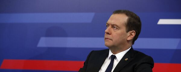 الرئيس فلاديمير بوتين ورئيس الوزراء الروسي دميتري مدفيديف خلال الجلسة الـ 17 لحزب روسيا الموحدة ، 23 ديسمبر/ كانون الأول 2017 - سبوتنيك عربي