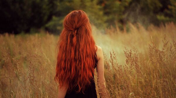 شعر طويل أحمر  - سبوتنيك عربي