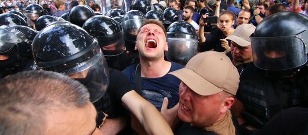مواجهات مع الشرطة في مدينة أوديسا - سبوتنيك عربي