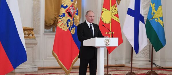 بوتين خلال لقائه مع الضباط الذين شاركوا في العملية العسكرية في سوريا - سبوتنيك عربي