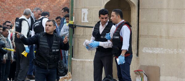 قوات أمن من أمام من كنيسة مارمينا العجايبي في حلوان في مصر - سبوتنيك عربي