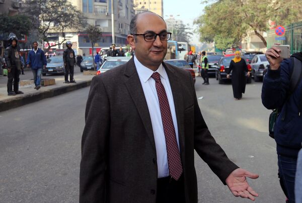 المحامي المصري والمرشح الرئاسي السابق خالد علي إلى المحكمة خلال محاكمته في القاهرة المحامي المصري والمرشح الرئاسي السابق خالد علي إلى المحكمة خلال محاكمته في القاهرة - سبوتنيك عربي