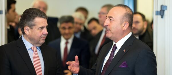 وزيرا الخارجية الألماني، زيغمار غابرييل، والتركي، مولود تشاووش أوغلو - سبوتنيك عربي