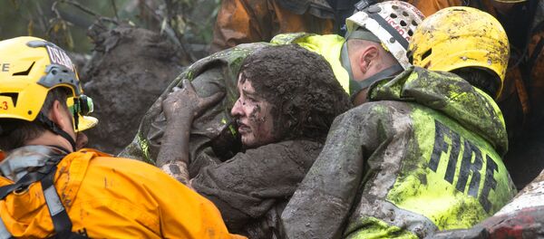 إمرأة من بين ضحايا انهيار أرضي في جنوب ولاية كاليفورنيا الأمريكية بتاريخ 10 يناير/كانون الثاني 2018 إمرأة من بين ضحايا انهيار أرضي في جنوب ولاية كاليفورنيا الأمريكية بتاريخ 10 يناير/كانون الثاني 2018 - سبوتنيك عربي