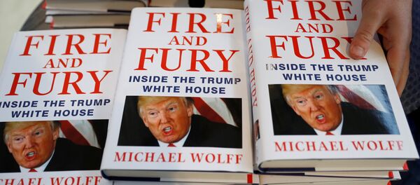 كتاب النار والغضب: داخل البيت الأبيص ترامب للمؤلف مايكل وولف - سبوتنيك عربي