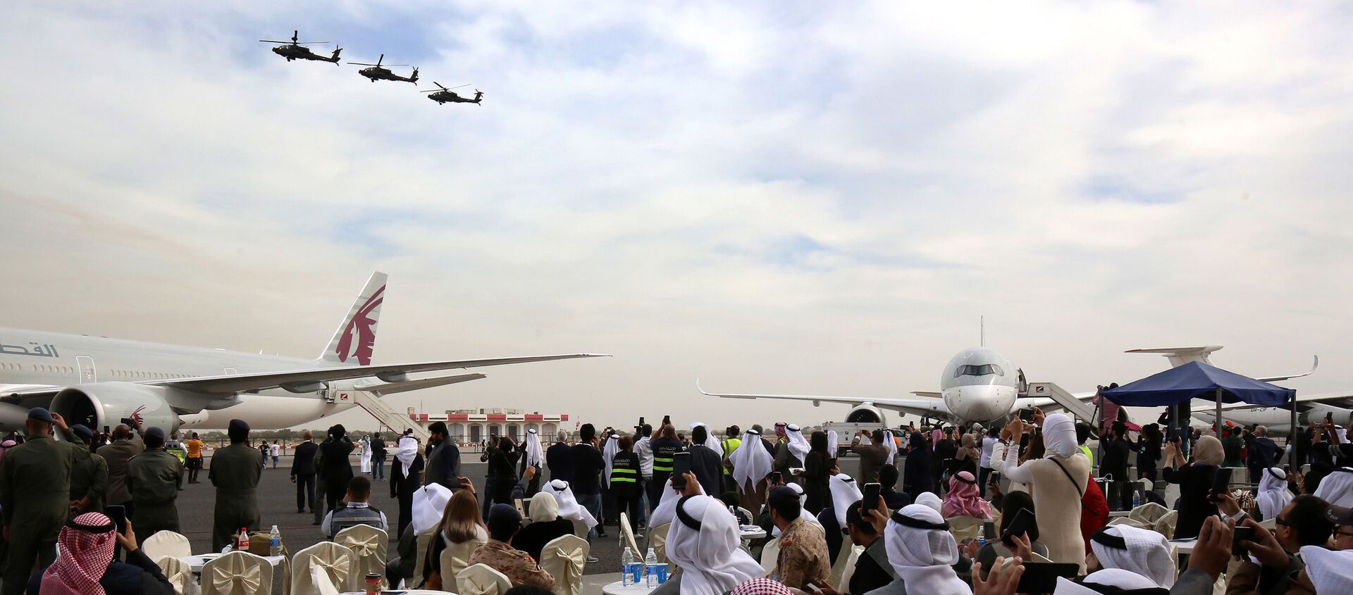 مروحيات القوات الجوية الكويتية خلال العرض الجوي في الكويت، 17 يناير/ كانون الثاني 2018 - سبوتنيك عربي, 1920, 12.10.2021