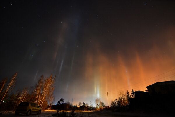 عواميد ضوئية خيالية تظهر ليلا في تشيلابينسك - سبوتنيك عربي