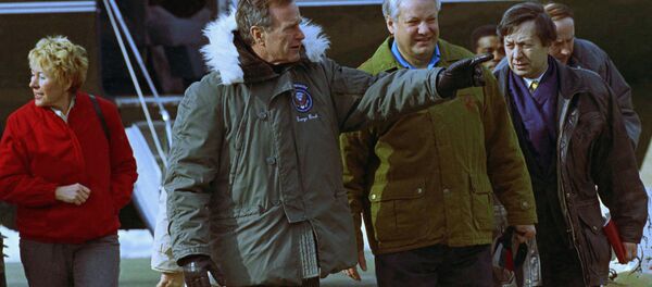 الرئيس الأمريكي جورج بوش الأب والرئيس الروسي السابق بوريس يلتسين - سبوتنيك عربي