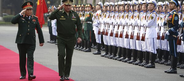 وزير الدفاع الروسي سيرغي شويغو ونظيره الفيتنامي نغو خوان ليت في هانوي، فيتنام 23 يناير/ كانون الثاني 2018 - سبوتنيك عربي