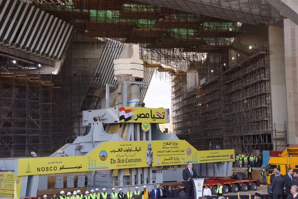 بدء عملية نقل تمثال رمسيس الثاني في القاهرة - سبوتنيك عربي