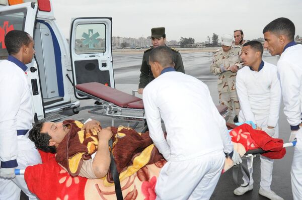 أحد مصابي العمليات الإرهابية في بنغازي لدى وصوله مصر أحد مصابي العمليات الإرهابية في بنغازي لدى وصوله مصر - سبوتنيك عربي