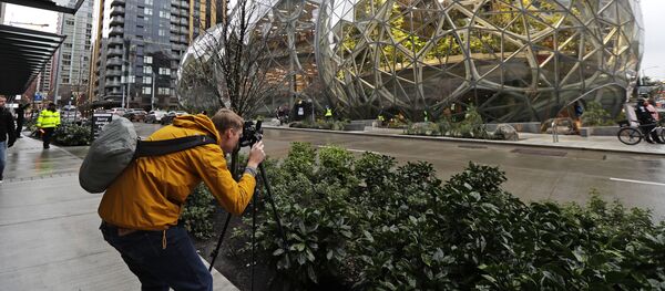 شركة أمازون جعلت مقرها غابة ممطرة وسط 3 قباب في سياتل، الولايات المتحدة 29 يناير/ كانون الثاني 2018 - سبوتنيك عربي