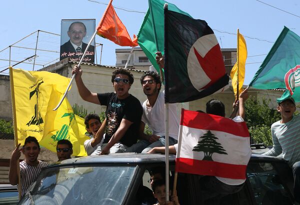 مناصرين لأحزاب لبنانبة - سبوتنيك عربي