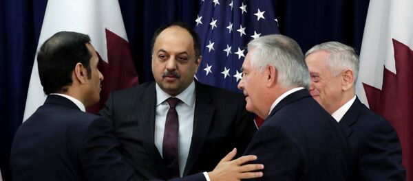 وزير الخارجية القطري الشيخ محمد بن عبد الرحمن آل ثاني ووزير الخارجية خالد بن محمد العطية ووزير الخارجية الأميركي ريكس تيلرسون ووزير الدفاع جيم ماتيس - سبوتنيك عربي