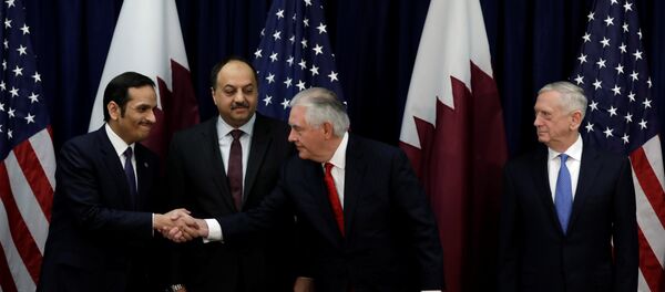 وزير الخارجية القطري الشيخ محمد بن عبد الرحمن آل ثاني ووزير الدفاع خالد بن محمد العطية ووزير الخارجية الأميركي ريكس تيلرسون ووزير الدفاع جيم ماتيس - سبوتنيك عربي