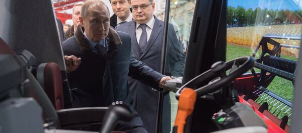 بوتين خلال زيارة عمل إلى روستوف على الدون بوتين خلال زيارة عمل إلى روستوف على الدون - سبوتنيك عربي