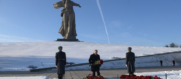 الرئيس الروسي فلاديمير بوتين خلال زيارة عمل إلى فولغوغراد - سبوتنيك عربي
