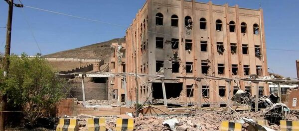 غارات طيران التحالف العربي على مبنى الأدلة الجنائية بالعاصمة اليمنية صنعاء - سبوتنيك عربي
