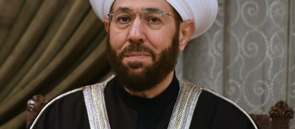 وفد من الشخصيات الدينية في روسيا يزور دمشق - توزيع المساعدات الإنسانية - مفتي سوريا أحمد بدرالدين حسون - سبوتنيك عربي