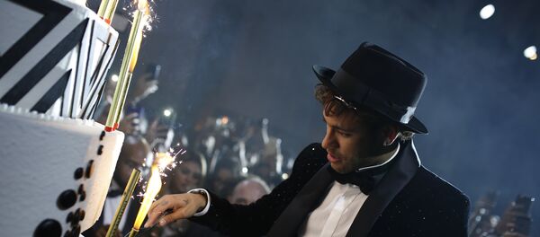 نيمار يحتفل بعيد ميلاده الـ26 - سبوتنيك عربي