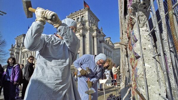 تحطيم جدار برلين 1990 - سبوتنيك عربي