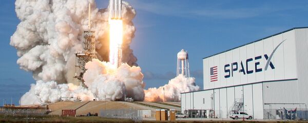 شركة سبيس إكس تختبر بنجاح صاروخها فالكون هيفي - سبوتنيك عربي