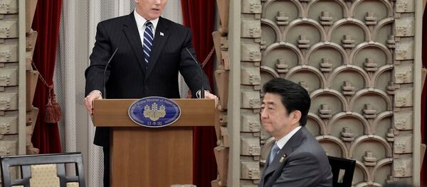 مايك بنس خلال زيارته إلى اليابان - سبوتنيك عربي