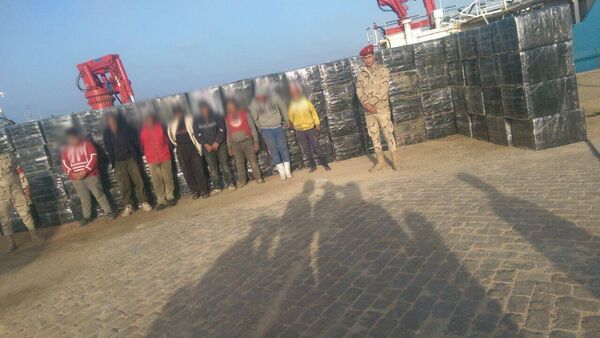 القوات البحرية المصرية تضبط سجائر مسرطنة، 8 فبراير/ شباط 2017 - سبوتنيك عربي