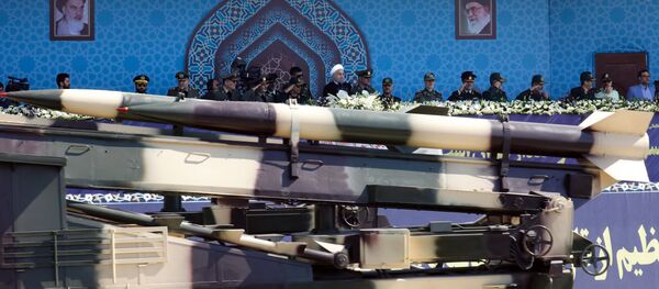 عرض عسكري في طهران بنماسبة ذكرى اندلاع الحرب مع العراق  (1980-1988) 22 سبمتمبر/ أيلول2017 - سبوتنيك عربي