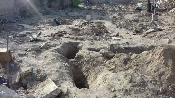 مقبرة فوق أخرى لليهود سحقها داعش في الموصل مقبرة فوق أخرى لليهود سحقها داعش في الموصل - سبوتنيك عربي