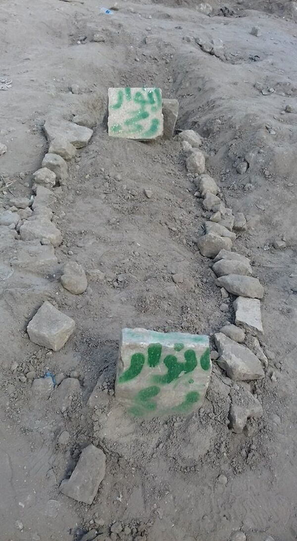 مقبرة فوق أخرى لليهود سحقها داعش في الموصل مقبرة فوق أخرى لليهود سحقها داعش في الموصل - سبوتنيك عربي