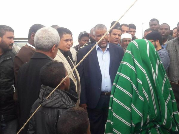 زيارة يوسف جلالة لمخيم نازحي تاورغاء - سبوتنيك عربي