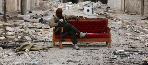 أحد المسلحين في الجيش السوري الحر في ضواحي مدينة الباب، سوريا 4 فبراير/ شباط 2018 - سبوتنيك عربي