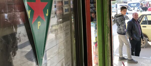 علم الأكراد - علم كردي - وحدات حماية الشعب في مدينة عفرين السورية، سوريا - سبوتنيك عربي