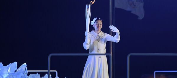 إشعال الشعلة الأولمبية - مراسم افتتاح دورة الألعاب الأولمبية الشتوية الـ 23 في بيونغ تشانغ، كوريا الجنوبية - سبوتنيك عربي