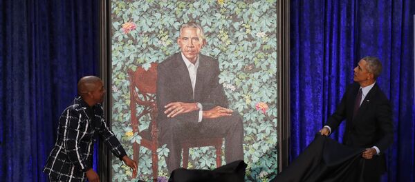 يشارك الفنان وايلي والرئيس الأمريكي السابق أوباما في الكشف عن صورة أوباما في معرض بورتريه الوطني في سميثسونيان في واشنطن - سبوتنيك عربي