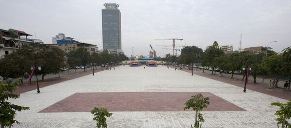 ساحة الديمقراطية وسط مدينة بنوم بنه عاصمة كمبوديا - سبوتنيك عربي