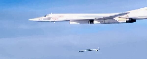 قاذفة تو-160 تطلق صاروخ إكس-101 قاذفة تو-160 تطلق صاروخ إكس-101 - سبوتنيك عربي