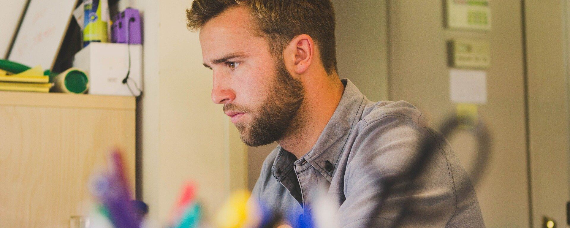 موظف في مكتب - سبوتنيك عربي, 1920, 25.12.2024