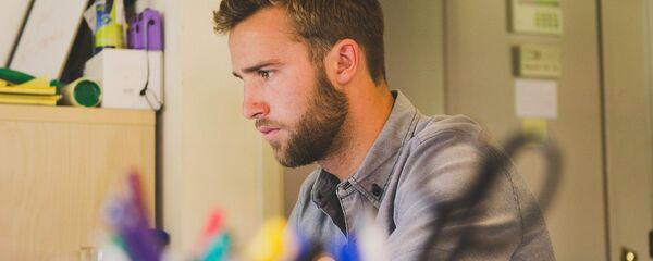 موظف في مكتب - سبوتنيك عربي