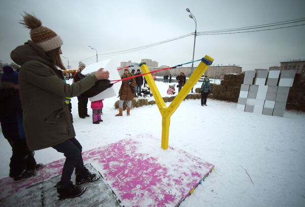 الماسلينيتسا - المشاركون في مهرجان ماسلينيتسا في موسكو - سبوتنيك عربي