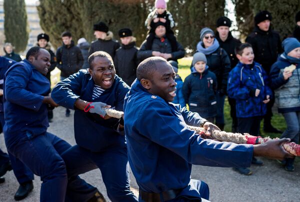 الماسلينيتسا - المشاركون في مهرجان ماسلينيتسا في سيفاستوبل، القرم - سبوتنيك عربي