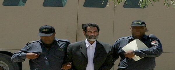 القوات الأمريكية تلقي القيض على صدام حسين - سبوتنيك عربي